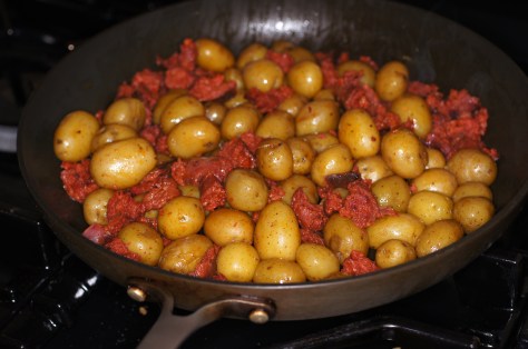 Put linguica and potatoes in a saute pan and heat