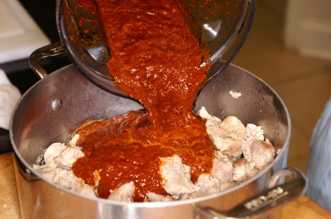 Add red sauce to the meat