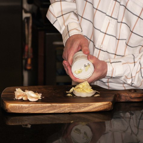 © 2013 REMCooks.com - Making Garlicky Roasted Baby Red Potatoes